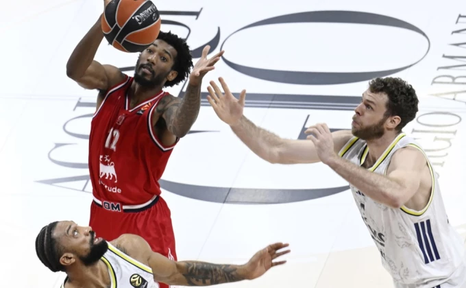 Armoni odveo Armani u finale, Breši nedovoljan čudesni Miro Bilan