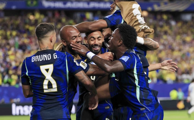 (VIDEO) Brazilci pred svojim legendama sve završili u prvom poluvremenu, sad se čekaju vesti o Rafinji