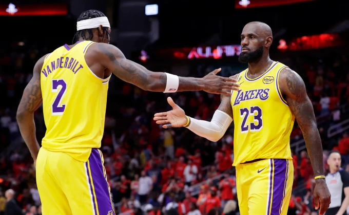 Lebron nema vremena za budućnost Lejkersa i želi prsten odmah!
