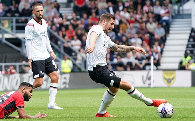 Read more about the article Derbi sanja Čempionšip!