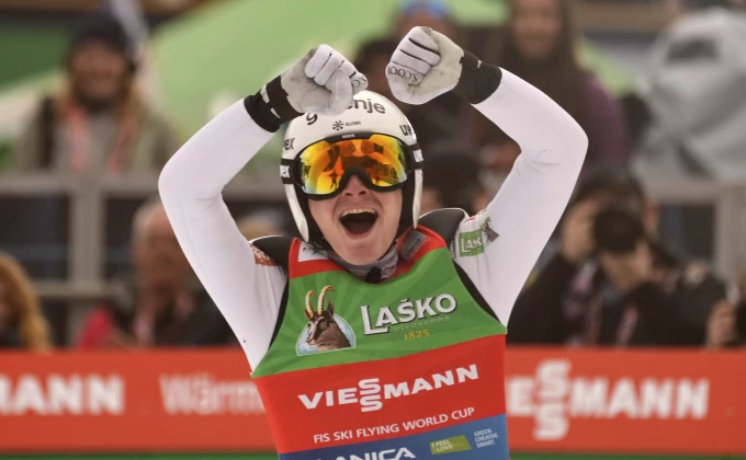 Domen Prevc ponovo "leteo" u Visli i upisao dupli trijumf