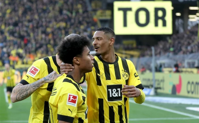 Read more about the article Union Berlin lider, Dortmund sustigao Bajern, a tu je i Ajntraht!