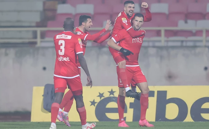 RADNIČKI SLAVIO NAKON PREOKRETA: Nišlije vraćaju Zvezdu na čelo tabele!  (FOTO) (VIDEO) - Domaći fudbal, Fudbal Sportske vesti - HotSport