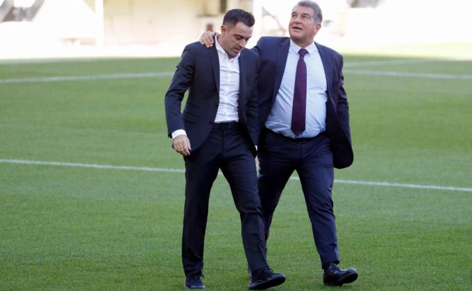Read more about the article Laporta: “Promena u napadu, novi desni bek i novi ugovori za Ćavija i Busketsa!”