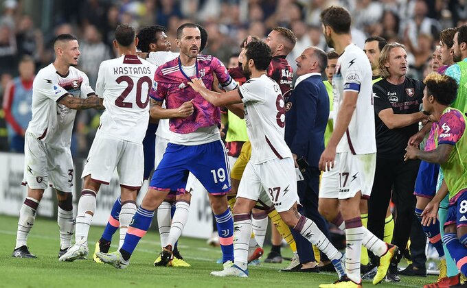 Read more about the article Predsednik Salernitane ponudio rešenje o spornom meču sa Juveom