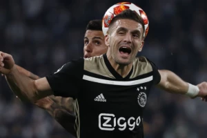 Tadić se poigravao sa protivnikom, nova fantastična asistencija, potom i gol!