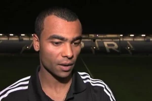 Ešli Kol menja Maksvela?