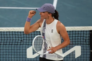 AO - Švjontek lako sa Medison Inglis, za polufinale sa Ribakinom