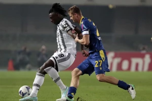 Juve upisao i petu u nizu, ali je strepeo u finišu i ostao sa igračem manje!
