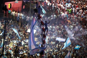 Argentinci pohrlili po novi dres fudbalske reprezentacije