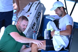 Navijači u strahu pred AO, Novak prekinuo trening sa Medvedevim zbog povrede!