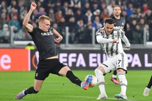 Juventus vodi u Milanu, Fića Kostić "zaledio" Onanu!