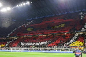 Desni bek? Dve opcije za Milan!