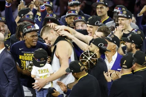 Ovako slavi MVP - Jokićevo otvaranje pobedničkog šampanjca ušlo u legendu!
