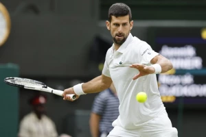 UŽIVO - Novak usavršava servis, još dvokorak do finala!