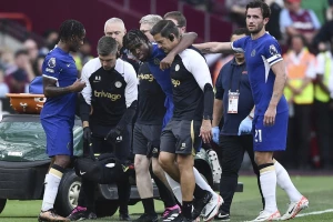 Čukvuemeka šest nedelja van terena