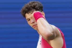 Šelton ponovo telefonira - Spuštena slušalica i Sineru