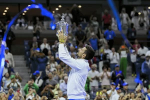 Dobro je da je teniser, a ne pevač - Ovako je Novak otpevao jednu od najčuvenijih pesama!