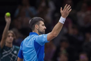 Novakov način, opet "oduzima noge" za polufinale Pariza!