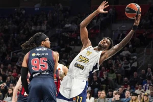 Fener ostvario duplu pobedu, ali ima veliki problem