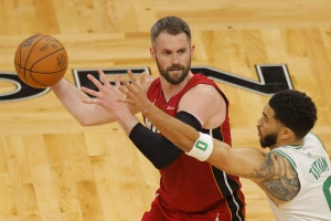 Preminuo bivši NBA igrač i otac Kevina Lava