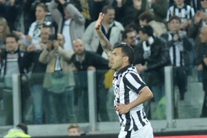 Tevez zna kako s Barsom