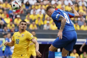 POLUVREME - Hoće li UEFA išta posumnjati za meč u Frankfurtu? Ništa se nije promenilo u grupi "E"