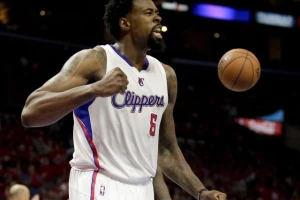 NBA top 5 - DeAndre Džordan seo na dve stolice