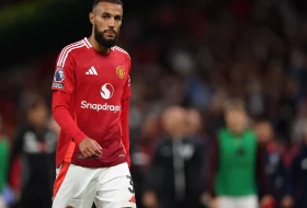 Juve gleda prema Mančesteru, naciljan čovek koji igra i levog i desnog beka