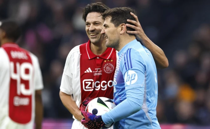 EPA/Robin van Lonkhuijsen