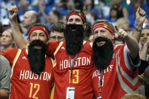 Navijači Hjustona se prerano uhvatili za metle...