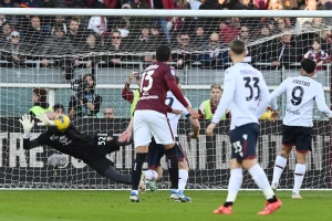 Vanja odbranio penal, Ilić se vratio, ali Torinu ništa ne pomaže!