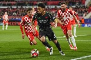 Ne daju mu u svlačionicu Arsenala, ali on njega zavisi sezona!