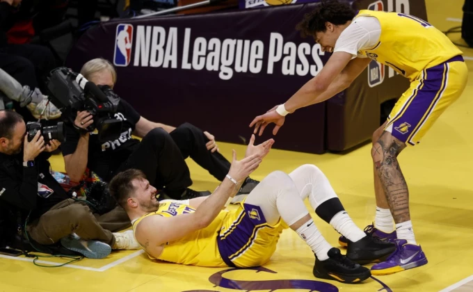 EPA/CAROLINE BREHMAN