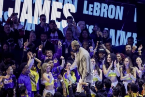 Još jedan poen i Lebron je prvi u istoriji sa 50.000!