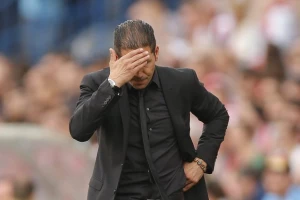 Simeone 'krpi rupe'!