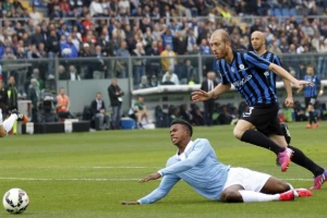 Navijači Barija razvili transparent: "Zašto Astori, a ne Masielo?"