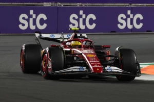 Hamilton: "Želim moj DNK u bolidu Ferarija za narednu godinu"