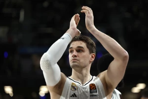 Kraj Hapoelove serije u Bugarskoj - Hezonja opet nervirao Skariola, čudesni Fransisko slomio i Baskoniju