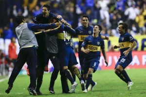 River na kolenima u grotlu "Bombonjere"!