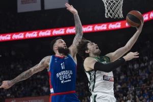 Poarje uspešno operisan, ali dužina pauze sve brine u Efesu