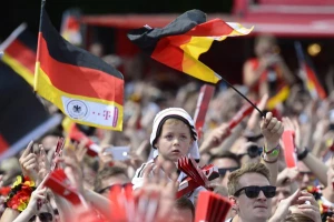 "Ludilo" u Nemačkoj - Pola miliona ljudi dočekalo "Boginju"! (FOTO)
