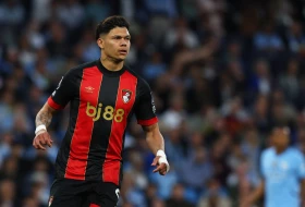 Petrović preprečio put "crnim mačkama", Evanilson za bod Bornmuta