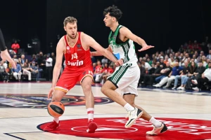Olimpijakos raspoloženiji, Piters i Vezenkov napunili koš Panatinaikosa!