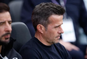 Zakuvalo u Londonu - Silvi se uzdramala klupa u Fulamu