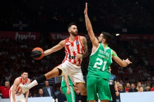 PAO u Pireju kao Partizan sinoć u ''Morači'', Olimpijakos slavi titulu!
