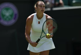 Manekenka pokazala da ume da igra tenis, ali Sabalenka ide u drugo kolo Vimbldona!
