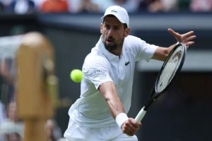 Rodžer gledao Novakov povratak posle 1:6, Đoković u četvrtfinalu Vimbldona!