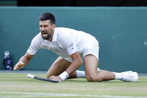 Novak postavio još jedan rekord na Vimbldonu, a ima li razloga za brigu posle teškog proklizavanja?