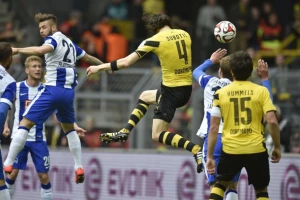 Dortmund dobio ponudu za Subotića od velikog rivala